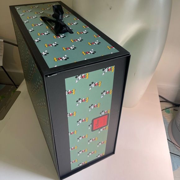 New X-large Gucci Disney Mickey Mouse Gift Box size:16.5” x 14” x 7” - Picture 2 of 10